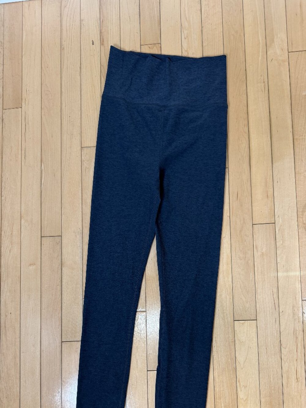 Vuori Clean Elevation Leggings in the color Midnight Heather Size Medium